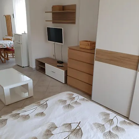Apartment In Mit Terrasse Und Garten