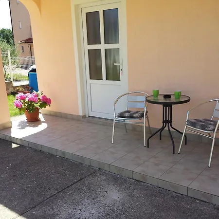 Apartment In Mit Terrasse Und Garten